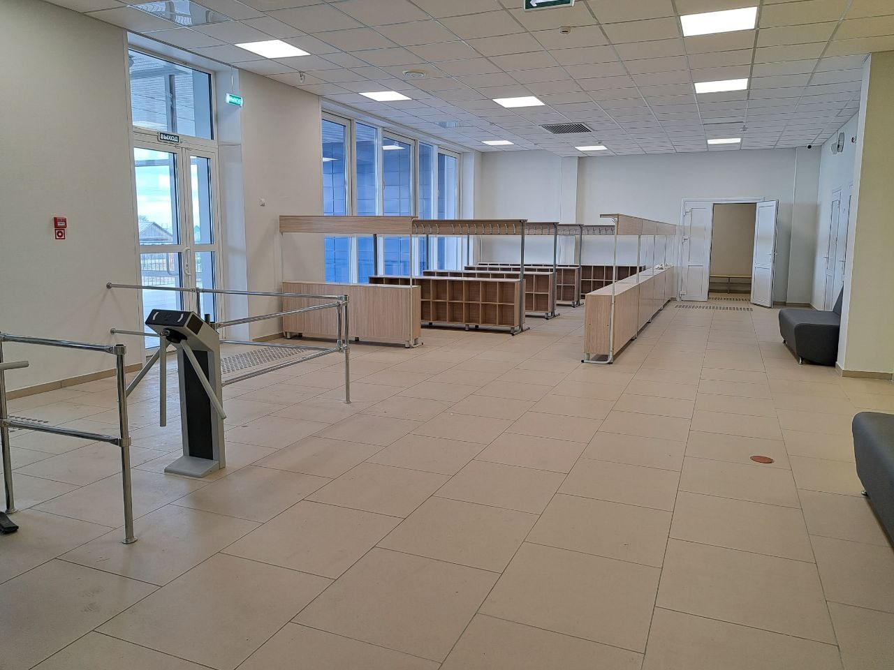 фойе школы