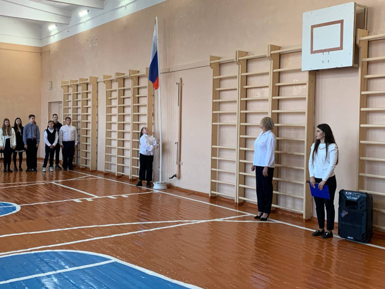 поднятие флага.